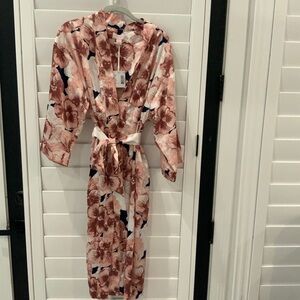 Cabernet Pink and White Floral Wrap